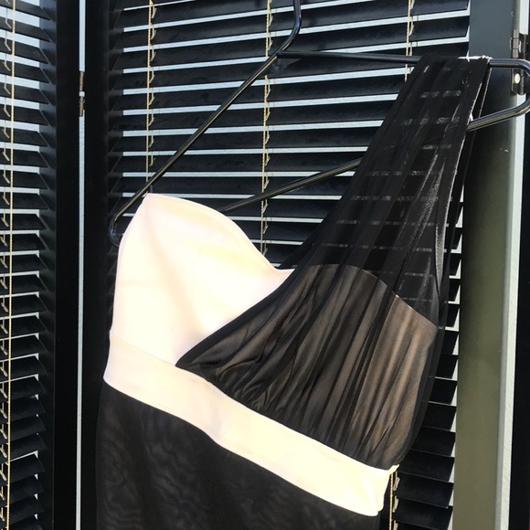 Black and white dress one shoulder mesh - Picture 2 of 5